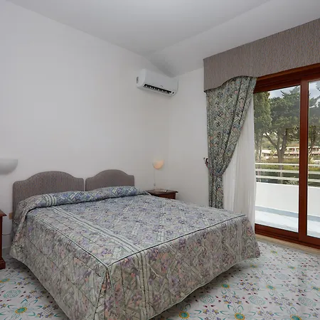 Club La Castellana Aparthotel 4*