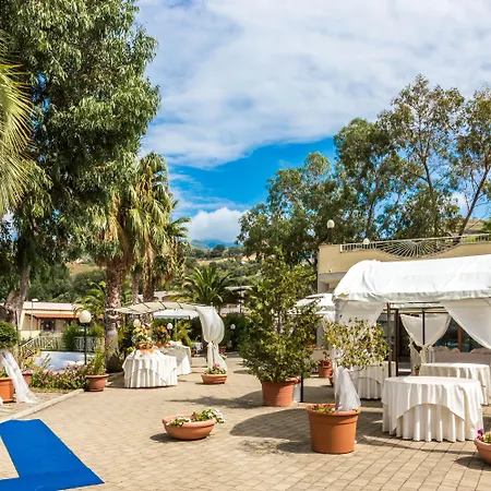 Aparthotel Club La Castellana 4*