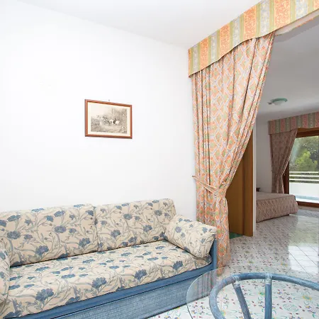 Club La Castellana アパートホテル 3*