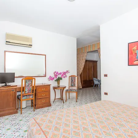 アパートホテル Club La Castellana ベルヴェデーレ・マリッティモ