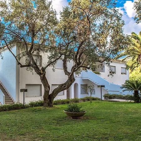 Club La Castellana アパートホテル 3*