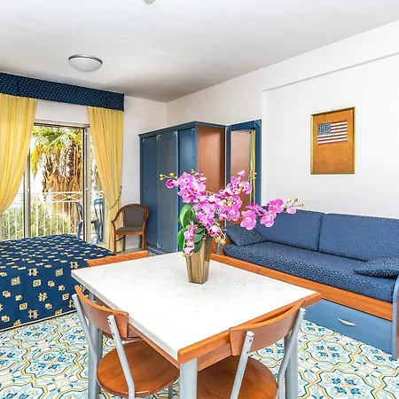 Club La Castellana アパートホテル