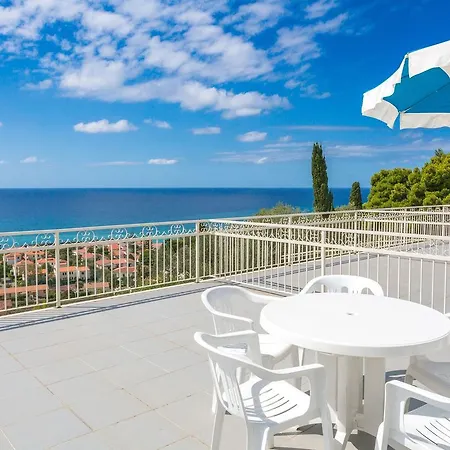 Club La Castellana アパートホテル