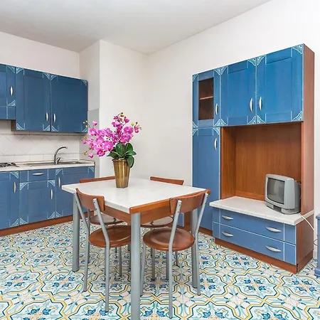 Club La Castellana アパートホテル