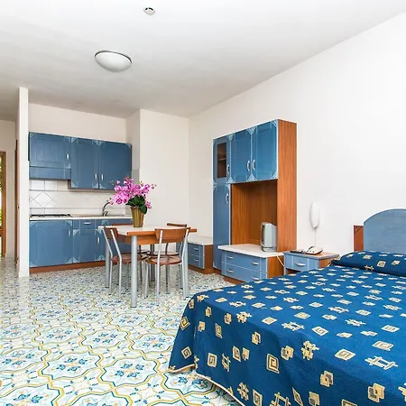 Club La Castellana Hotel apartamentowy 3*