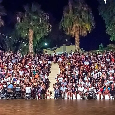 Aparthotel Club La Castellana 3*