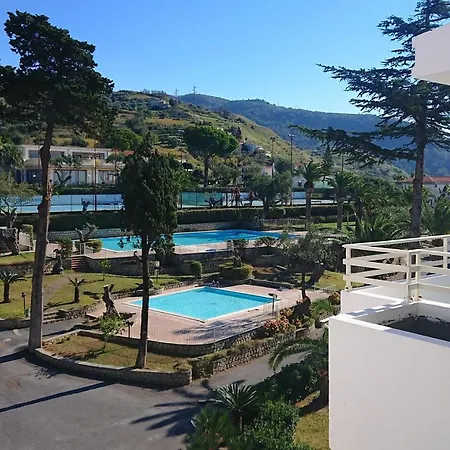 アパートホテル Club La Castellana ベルヴェデーレ・マリッティモ