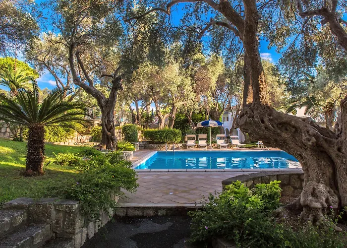 Club La Castellana 3*