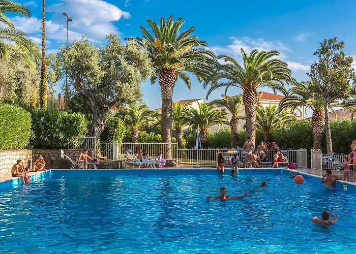 Club La Castellana 3* بلفيديري ماريتّيمو